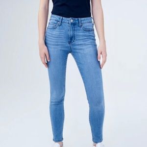 5/$20 Light Wash High Waisted Jeggings